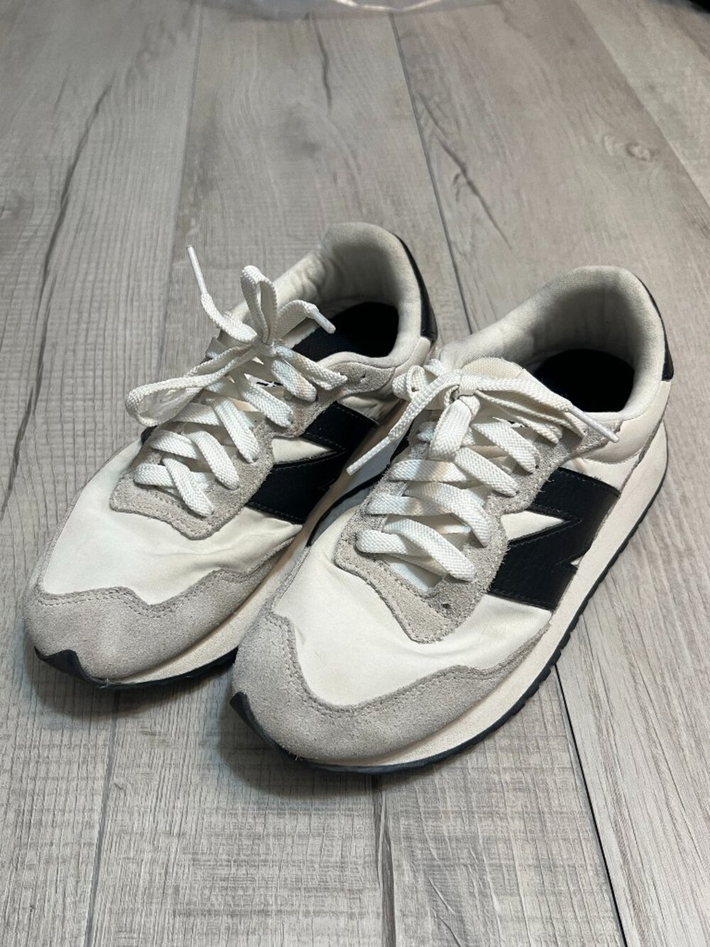 New Balance 237 White Black Sneakers Womens 6.5 Retro Running Shoes Y2K Style